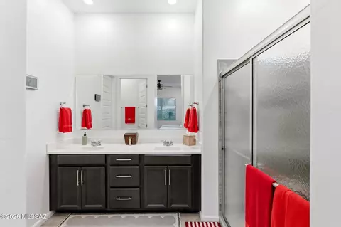 Bath - 17629 S Ridgerunner Dr, Vail, AZ 85641 photo 2 of 4