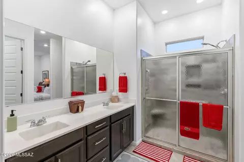 Bath - 17629 S Ridgerunner Dr, Vail, AZ 85641 photo 3 of 4