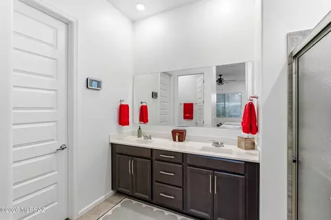 Bath - 17629 S Ridgerunner Dr, Vail, AZ 85641 photo 1 of 4