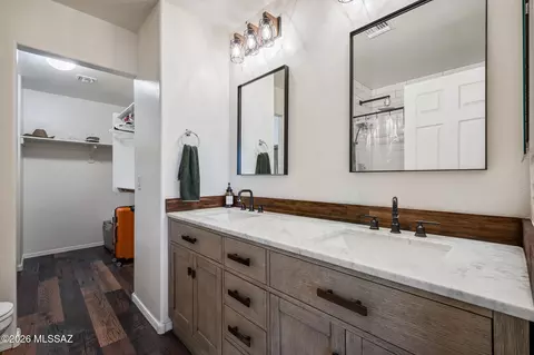 Bath - 6726 E Sea Horse Rd, Tucson, AZ 85756 photo 3 of 6