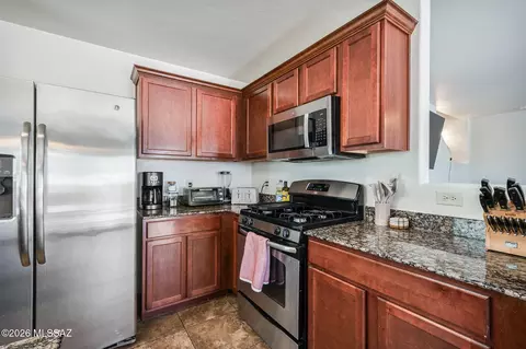 Kitchen - 6726 E Sea Horse Rd, Tucson, AZ 85756 photo 3 of 6