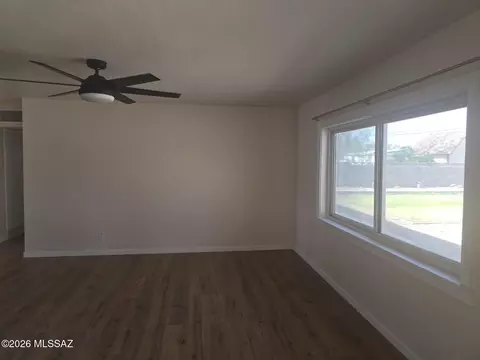 Living - 370 N Cochise Ave, Willcox, AZ 85643 photo 2 of 2