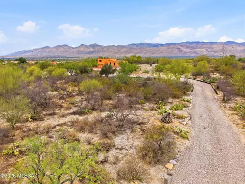 View/Area - 11155 E Saint James Rd, Tucson, AZ 85748 photo 2 of 5
