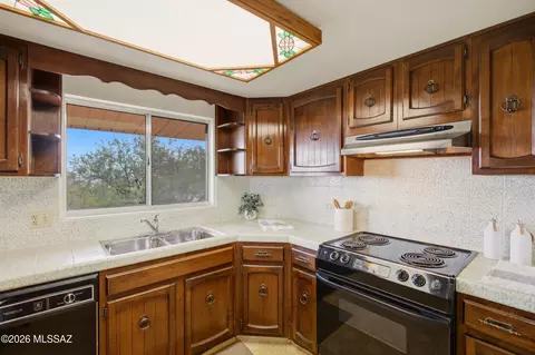 Kitchen - 11155 E Saint James Rd, Tucson, AZ 85748 photo 1 of 2