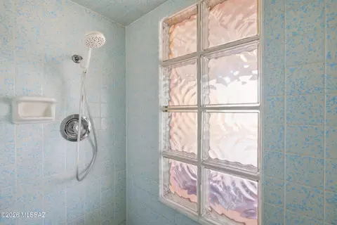 Bath - 11155 E Saint James Rd, Tucson, AZ 85748 photo 3 of 4