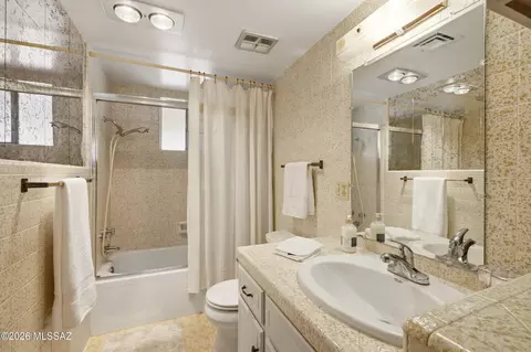 Bath - 11155 E Saint James Rd, Tucson, AZ 85748 photo 1 of 4