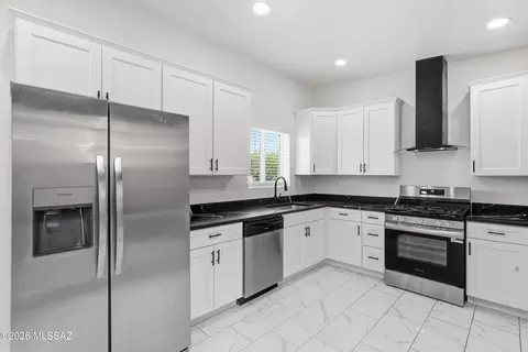 Kitchen - 5497 S Canada Dr, Tucson, AZ 85706 photo 4 of 6