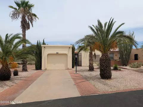 1530 W Camino Calderon, Green Valley, AZ 85622