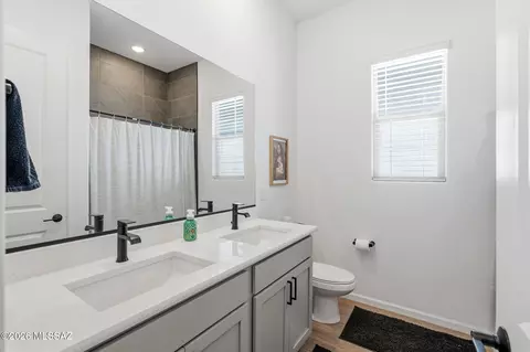 Bath - 12866 E Tortoise Pointe Dr, Vail, AZ 85641 photo 4 of 5