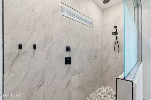 Bath - 12866 E Tortoise Pointe Dr, Vail, AZ 85641 photo 2 of 5