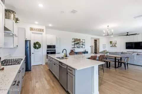 Kitchen - 12866 E Tortoise Pointe Dr, Vail, AZ 85641 photo 5 of 6