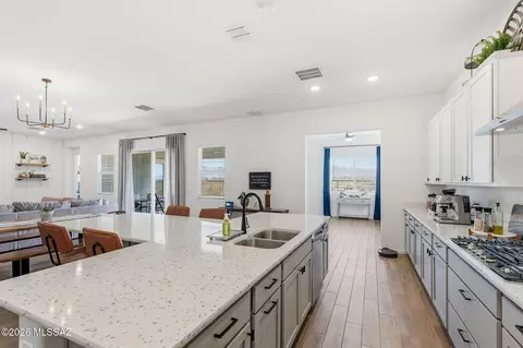 Kitchen - 12866 E Tortoise Pointe Dr, Vail, AZ 85641 photo 4 of 6