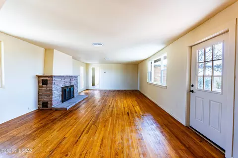 Living - 1807 E Kimzey Rd, Willcox, AZ 85643 photo 1 of 4