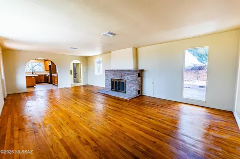 Living - 1807 E Kimzey Rd, Willcox, AZ 85643 photo 2 of 4