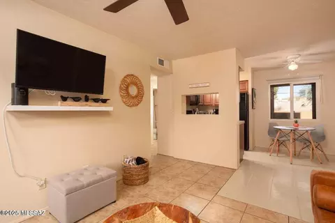 1810 E Blacklidge Dr #106, Tucson, AZ 85719