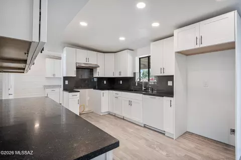 Kitchen - 7331 E Brooks Dr, Tucson, AZ 85730 photo 2 of 2