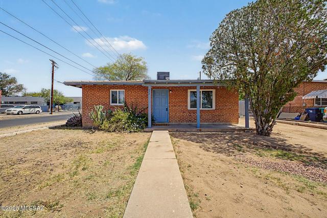 972 N Chrysler Dr, Tucson, AZ 85716