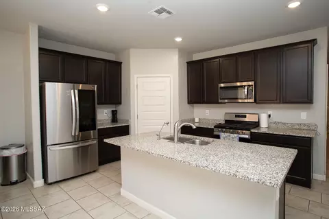 Kitchen - 10032 N Smooth Agave Loop, Marana, AZ 85653 photo 2 of 3