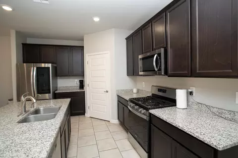 Kitchen - 10032 N Smooth Agave Loop, Marana, AZ 85653 photo 3 of 3