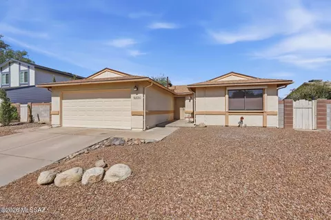 5791 N Moonbrook Rd, Tucson, AZ 85741