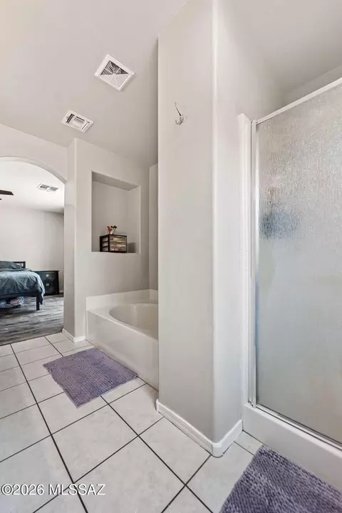 Bath - 8790 E Mountain Spring Dr, Tucson, AZ 85747 photo 3 of 4