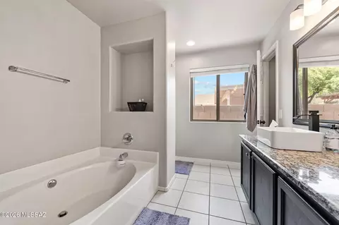 Bath - 8790 E Mountain Spring Dr, Tucson, AZ 85747 photo 2 of 4