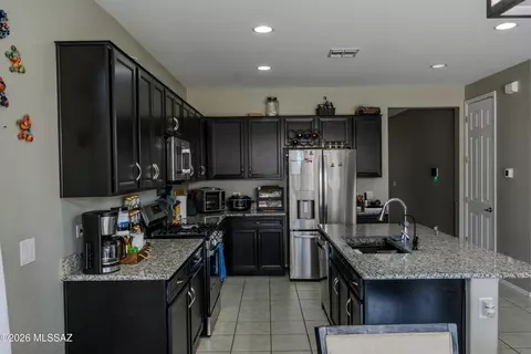 Kitchen - 12093 E Ryscott Cir, Vail, AZ 85641 photo 3 of 3