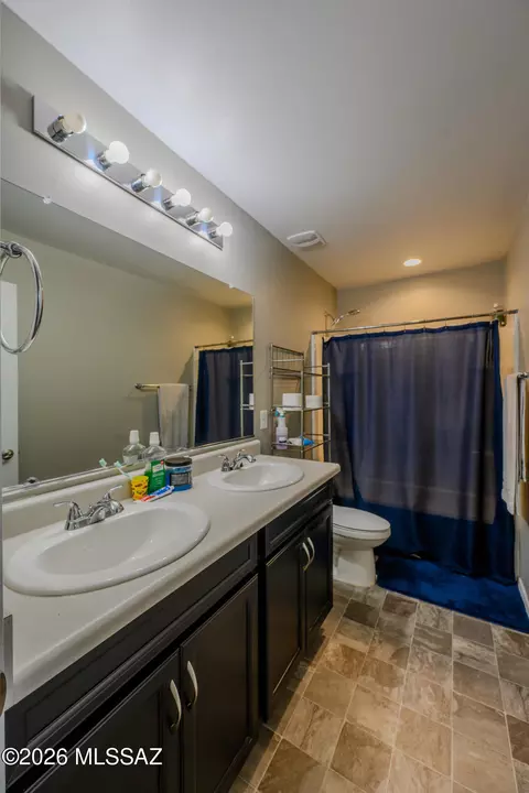 Bath - 12093 E Ryscott Cir, Vail, AZ 85641 photo 3 of 4