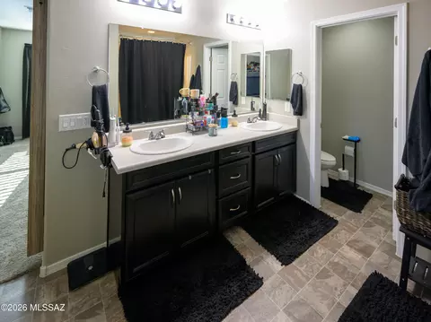 Bath - 12093 E Ryscott Cir, Vail, AZ 85641 photo 2 of 4