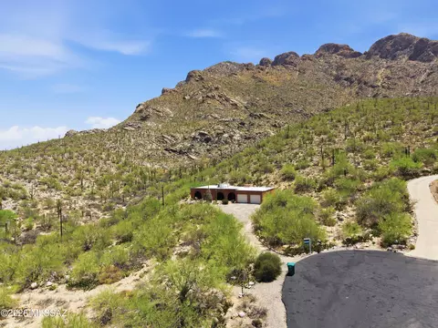 561 E San Moritz Pl, Oro Valley, AZ 85704