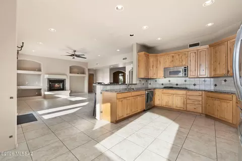 Kitchen - 14326 E Sands Ranch Rd, Vail, AZ 85641 photo 2 of 2