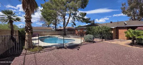 458 S Kenyon Dr, Tucson, AZ 85710
