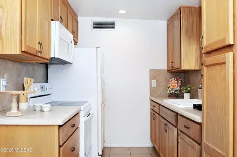 Kitchen - 3651 E 33rd St, Tucson, AZ 85713 photo 2 of 7