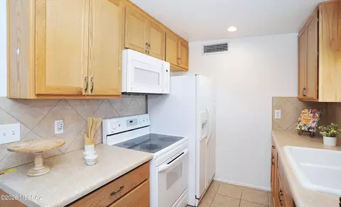 Kitchen - 3651 E 33rd St, Tucson, AZ 85713 photo 6 of 7