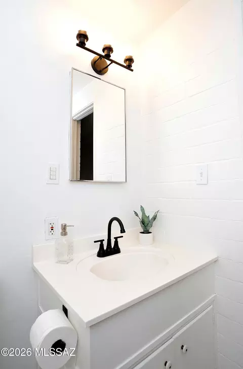 Bath - 3651 E 33rd St, Tucson, AZ 85713 photo 2 of 6