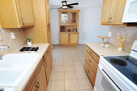Kitchen - 3651 E 33rd St, Tucson, AZ 85713 photo 5 of 7