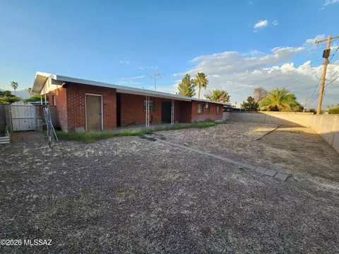 Exterior - 5952 Eli St, Tucson, AZ 85711 photo 2 of 3