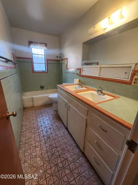 Bath - 5952 Eli St, Tucson, AZ 85711 photo 1 of 1