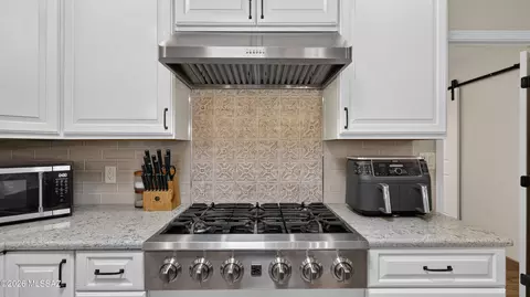 Kitchen - 194 S Taylor Rd, Willcox, AZ 85643 photo 3 of 5