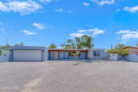 2558 E Blacklidge Dr, Tucson, AZ 85716