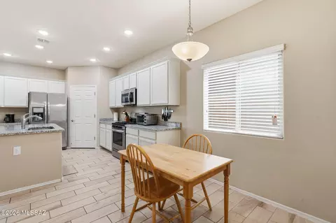 Kitchen - 8855 E Abrams Loop, Tucson, AZ 85710 photo 6 of 6