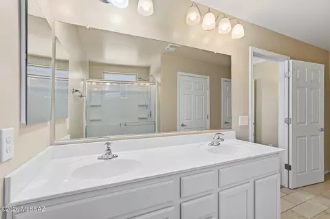 Bath - 8855 E Abrams Loop, Tucson, AZ 85710 photo 1 of 2