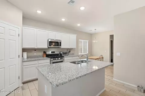 Kitchen - 8855 E Abrams Loop, Tucson, AZ 85710 photo 1 of 6