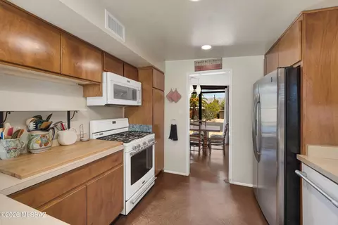 Kitchen - 8740 E Dexter Dr, Tucson, AZ 85715 photo 2 of 3