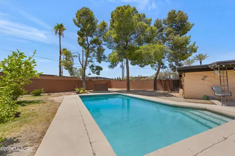 Exterior - 8740 E Dexter Dr, Tucson, AZ 85715 photo 4 of 6