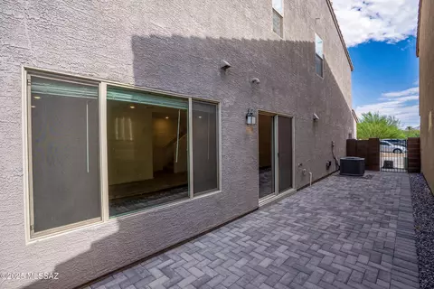 Exterior - 1008 E Descent St, Tucson, AZ 85719 photo 3 of 6