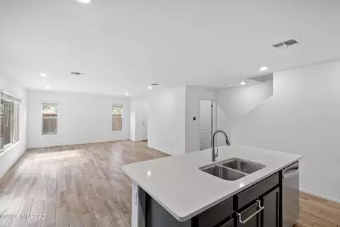 Entry Way - 1008 E Descent St, Tucson, AZ 85719 photo 1 of 9