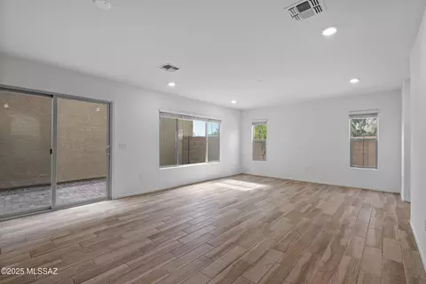 Living - 1008 E Descent St, Tucson, AZ 85719 photo 2 of 3
