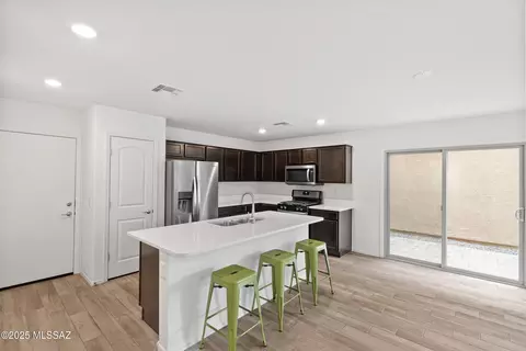Kitchen - 1008 E Descent St, Tucson, AZ 85719 photo 2 of 4