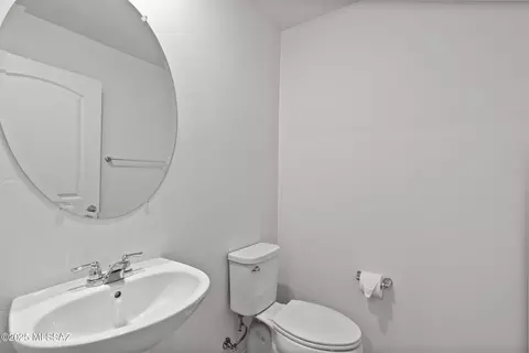 Bath - 1008 E Descent St, Tucson, AZ 85719 photo 1 of 1